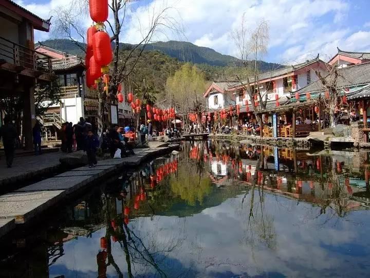 “成都新十二月市―美丽工坊•幸福集市“主题助残活动第五季在春熙路举办